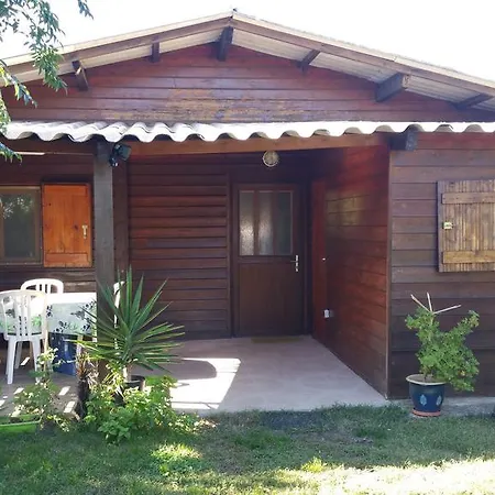 Casa de Férias Chalet En Bois A 500m De La Mer Lucciana (Corsica)